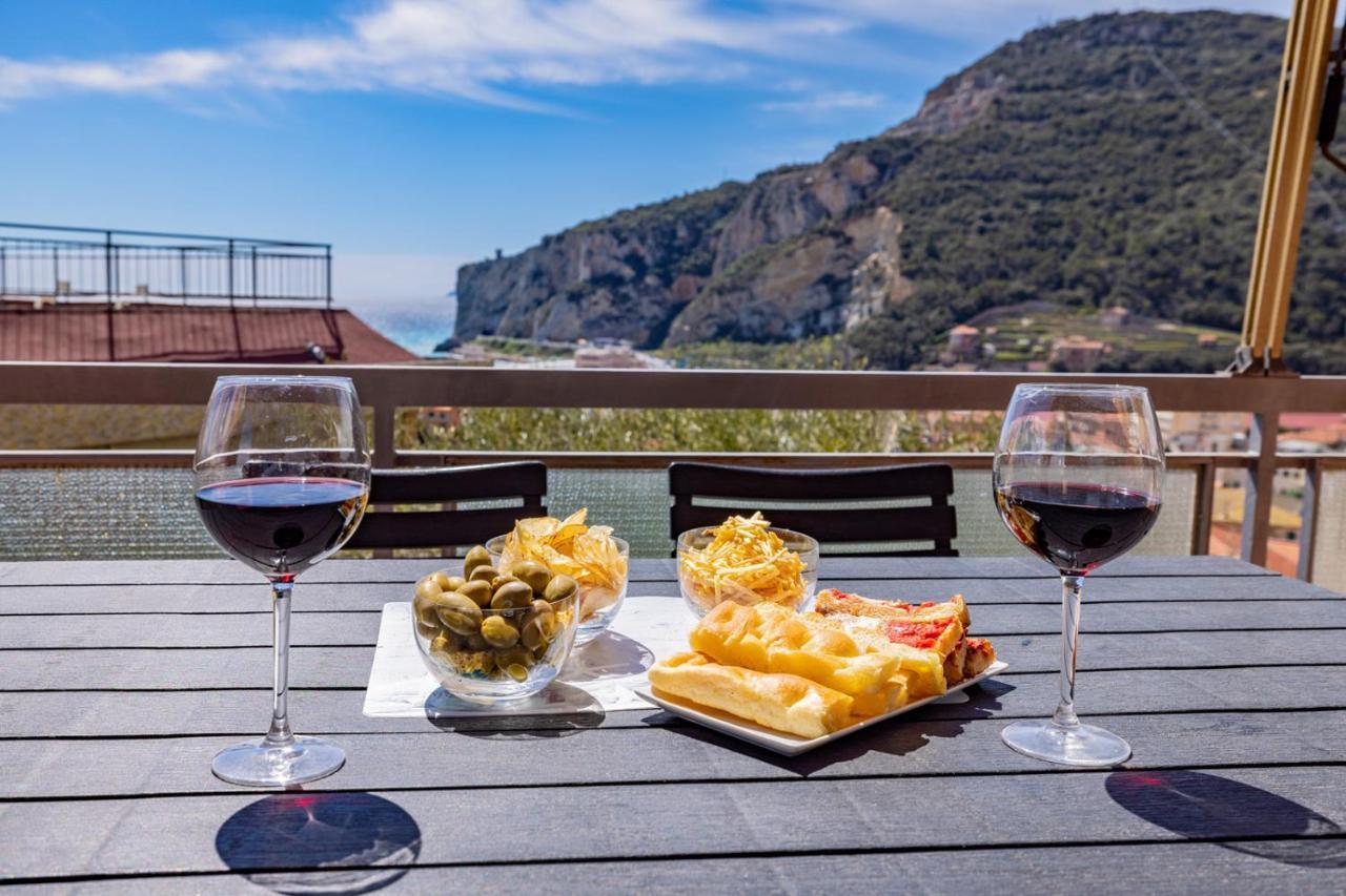 Casa Matilde - Appartamento Vista Mare - Con Posto Auto Finale Ligure Zewnętrze zdjęcie