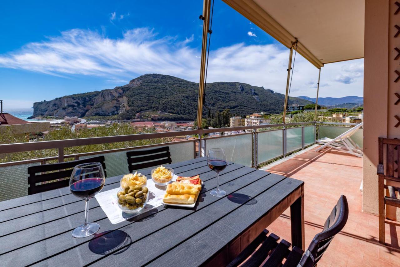 Casa Matilde - Appartamento Vista Mare - Con Posto Auto Finale Ligure Zewnętrze zdjęcie
