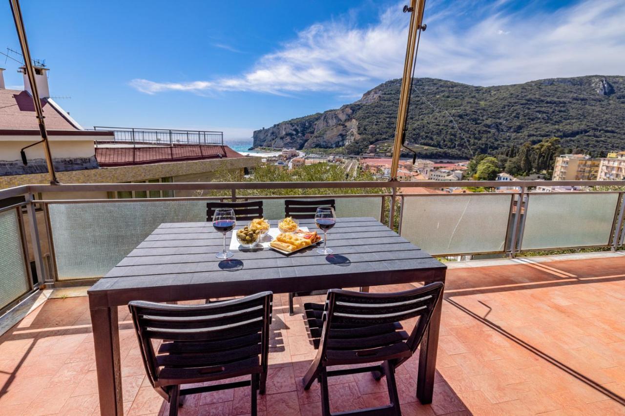 Casa Matilde - Appartamento Vista Mare - Con Posto Auto Finale Ligure Zewnętrze zdjęcie